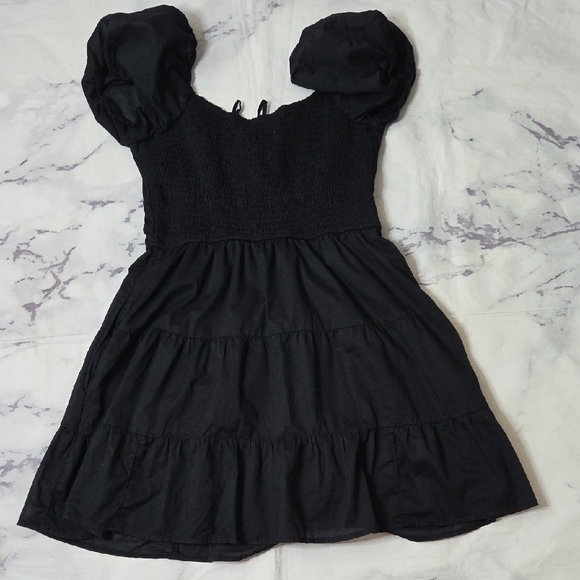 Hollister Black Puff Sleeve Smocked Dress - Picture 6 of 7